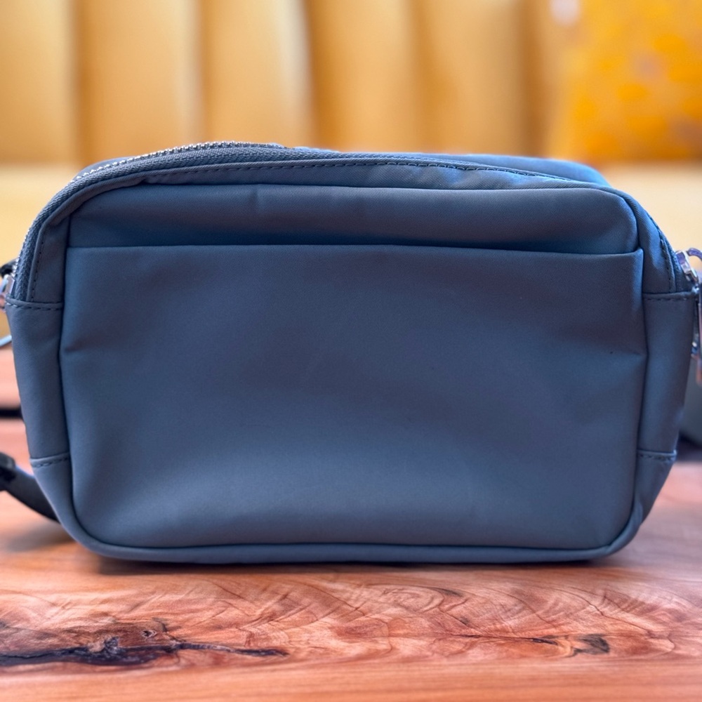 Lululemon Everywhere Crossbody with Metal Hardware - Picture 2 of 13